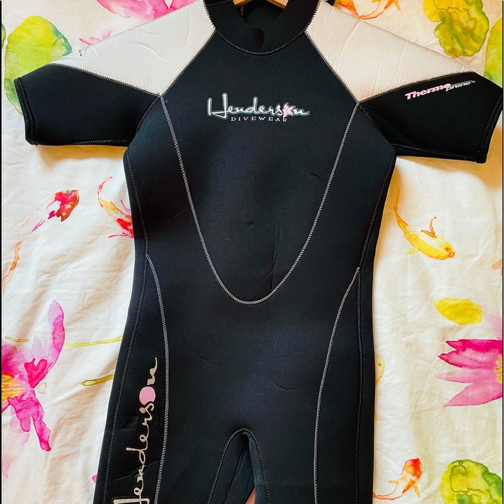 Henderson swimwear kids wet suit size 8